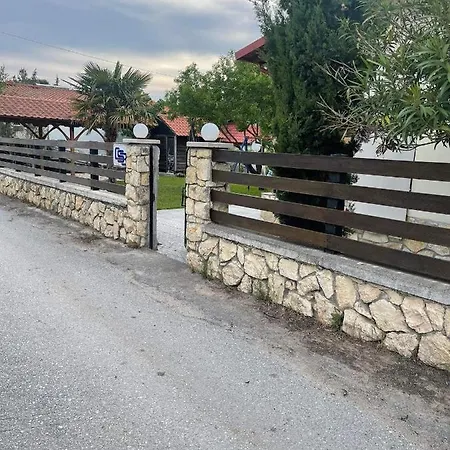 Karaiskaki Beach House